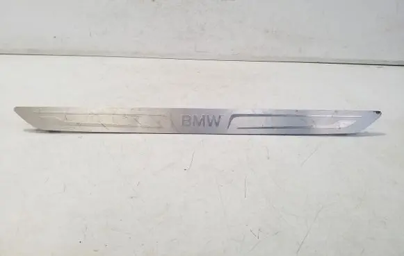 Front sill trim cover