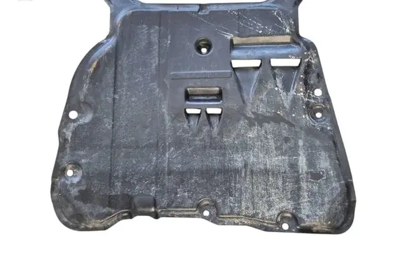 Volvo XC70 Engine splash shield/under tray 