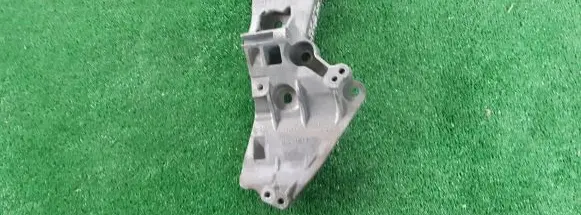 Renault Megane III Generator/alternator bracket 8200669494