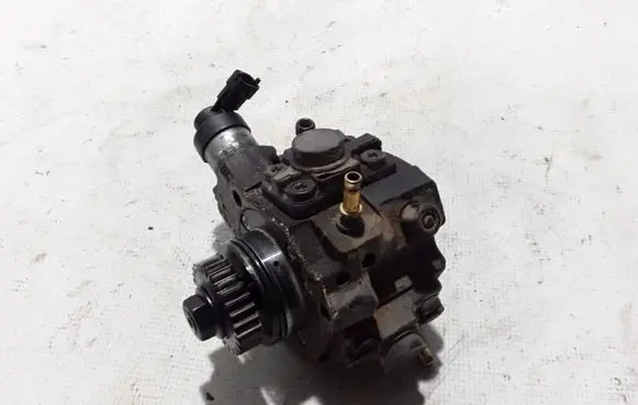 Opel Vivaro Fuel injection high pressure pump 167008960R