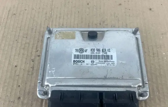 Volkswagen PASSAT B7 Engine control unit/module 038906019KE 1039S02066 0281011201