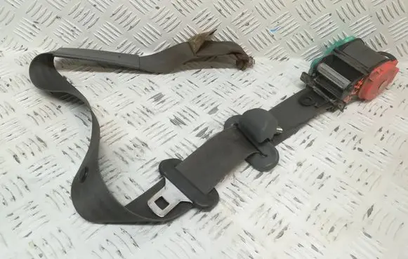 Mazda B2500 Front seatbelt T89207T