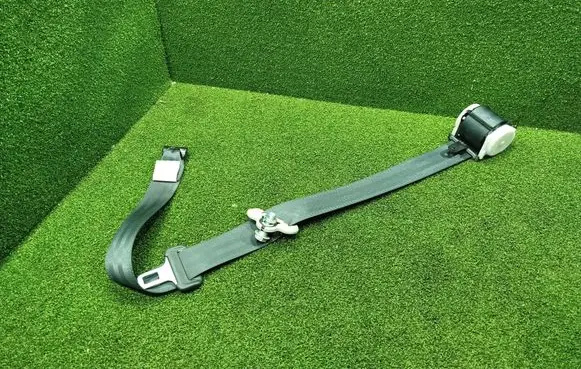 Mitsubishi Pajero Rear seatbelt 0429073 TKABOEN235 DN093