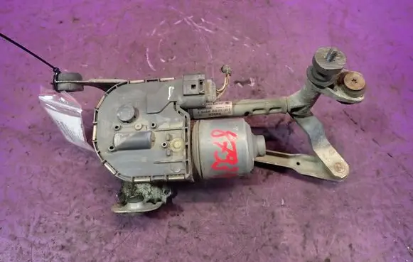 Seat Leon (1P) Front wiper linkage and motor 