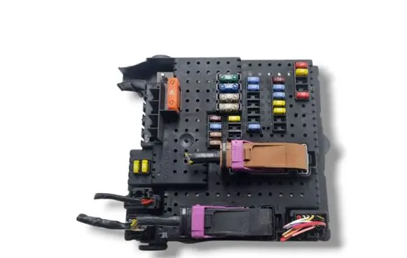 Volvo V70 Fuse module 28017881 30728512