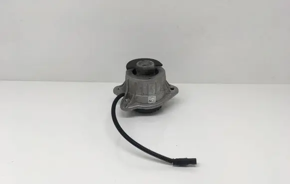 Mercedes-Benz S W222 Engine mount bracket A2222407517