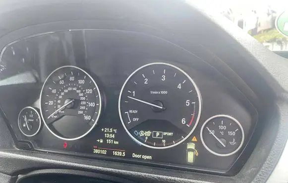 Speedometer (instrument cluster)