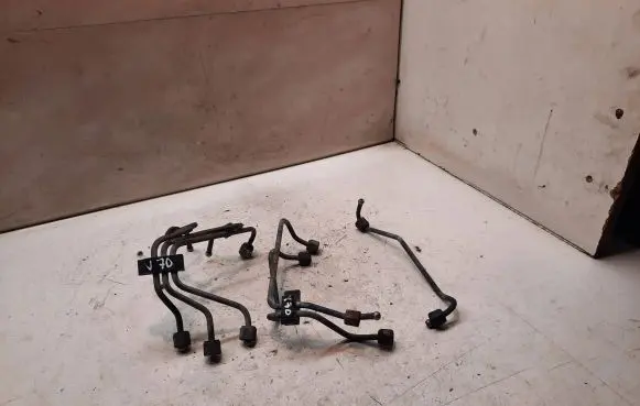 Volvo V70 Fuel injector supply line/pipe 