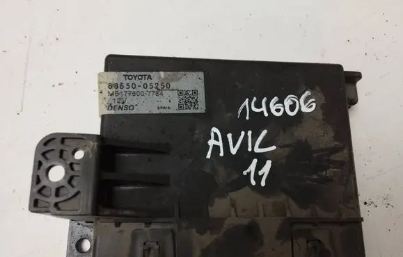 Toyota Avensis T270 Air conditioning/heating control unit 8865005250 MB1776007784