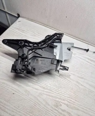Volvo XC70 Rear door exterior handle/bracket 08663909 983056
