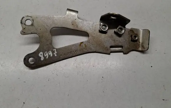 Radiator mount bracket