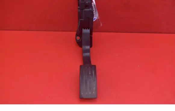 Volvo V40 Accelerator throttle pedal 31280595