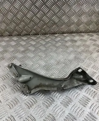 Fender mounting bracket
