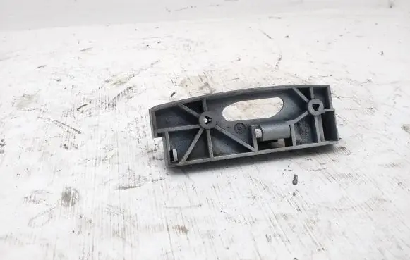 Ford Kuga I Fender mounting bracket