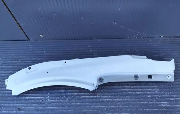 Porsche Macan (95B) Fender mounting bracket 95B821103
