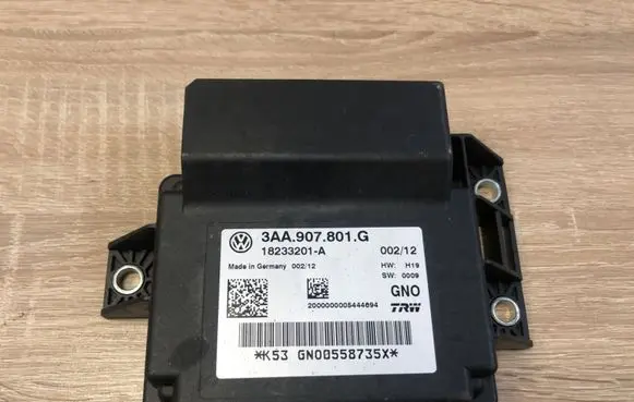 Volkswagen PASSAT B7 Hand brake control module 3AA907801G