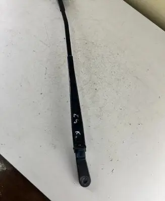 Front wiper blade arm