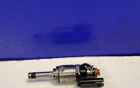 Volvo S60 Fuel injector 31465786 31478608