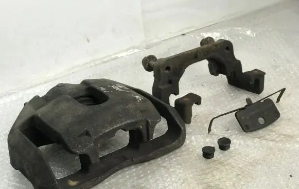 BMW 5 E60 E61 Front brake caliper 6030