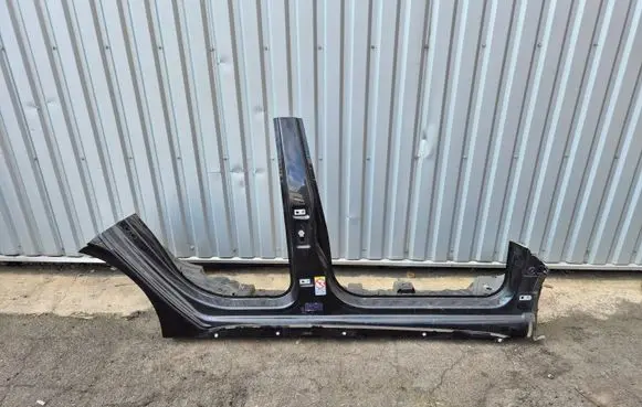 Volkswagen ID.3 Pillar (middle) 