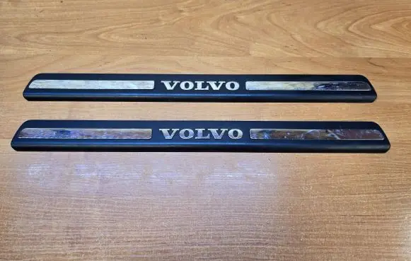 Volvo XC70 Front sill trim cover 8659960