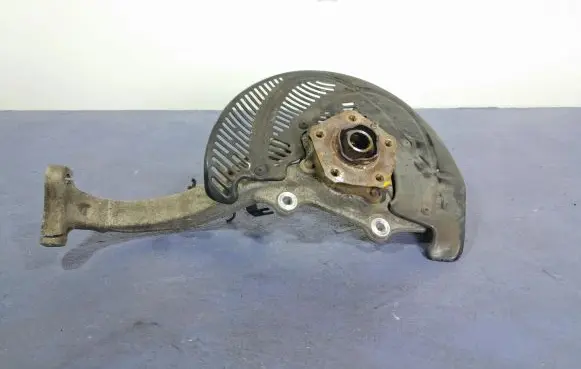 Audi Q7 4M Front wheel hub spindle knuckle 4M0407560
