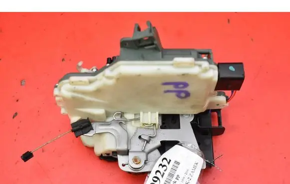 Volkswagen PASSAT B5.5 Front door lock