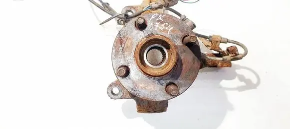 Toyota Corolla Verso E121 Front wheel hub 