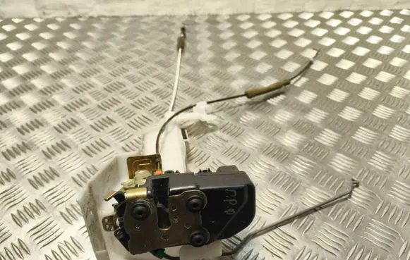 Chrysler Pacifica Front door lock 