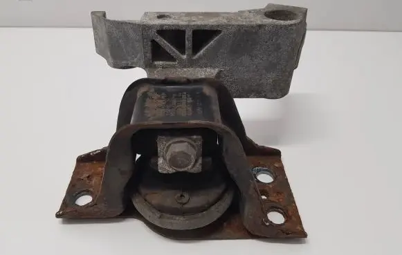 Nissan Note (E11) Engine mount bracket 8200140431