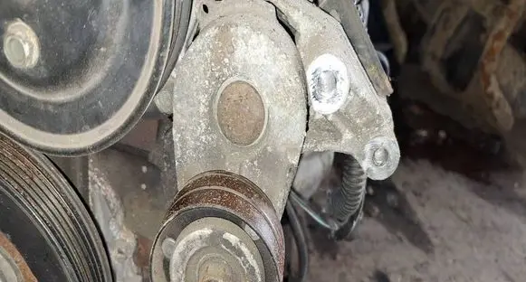 Opel Astra H Generator/alternator belt tensioner 897264513