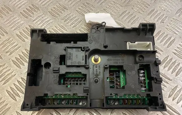 BMW 5 G30 G31 Fuse module 8713128 8795477