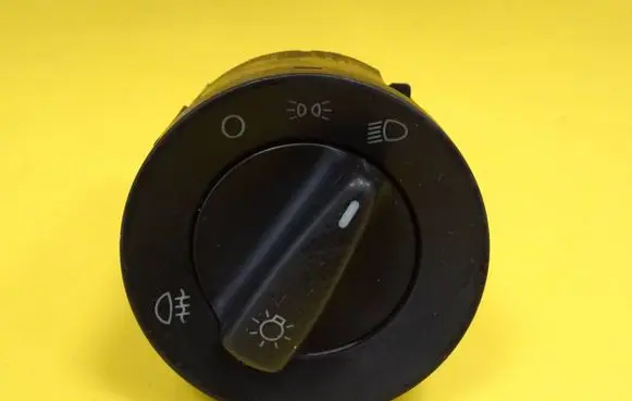 Volkswagen Golf IV Light switch 1C0941531