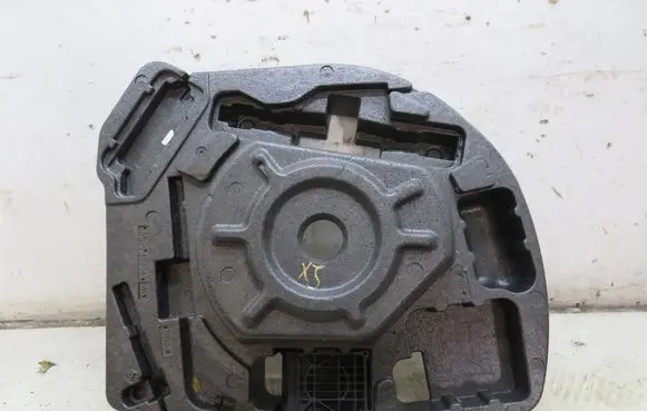 Jaguar XJ X351 Spare wheel section trim AW93-17B043-AB