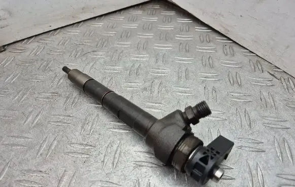Volkswagen Golf VII Fuel injector 04L130277G 0445110477