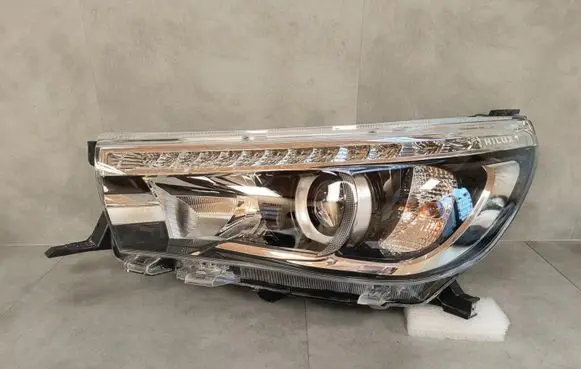 Toyota Hilux VIII Headlight/headlamp