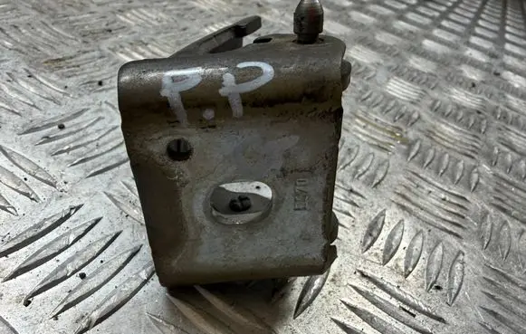 Toyota Proace Front door lower hinge 