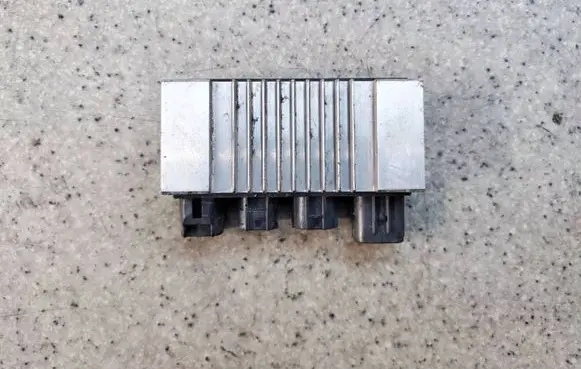 Subaru Forester SJ Glow plug pre-heat relay 22010AA010AOP0957 22010AA010 1327000030