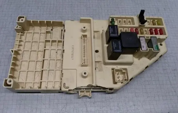 Chrysler Sebring (ST-22 - JR) Fuse module 4759434AC 0122021