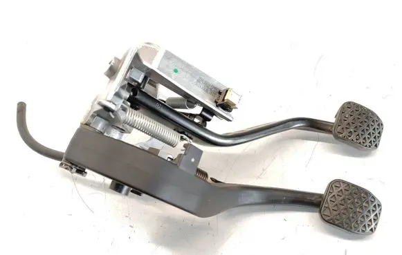 BMW 1 F20 F21 Clutch pedal 35006860643 678711 6860643