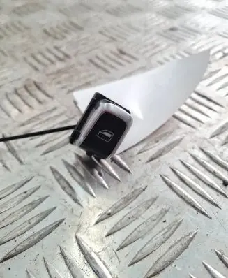 Volkswagen Tiguan Electric window control switch