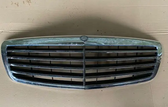 Mercedes-Benz S W221 Front bumper upper radiator grill 2218800083