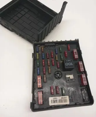 Volkswagen PASSAT B6 Fuse box set 3C0937125 63592777