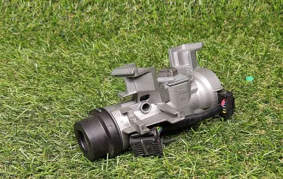 Volkswagen Jetta VI Ignition lock 1K0905865 1K0905851B