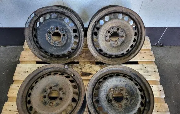 Mercedes-Benz Vito Viano W638 R15 steel rim 2104000702