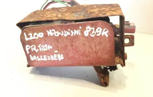 Mitsubishi L200 Differential lock switch 