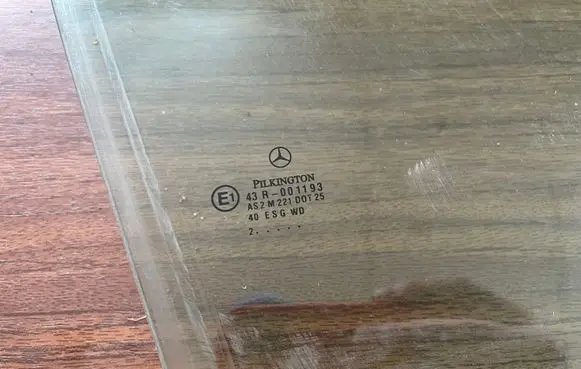 Mercedes-Benz C W203 Front door window glass four-door 43R001193