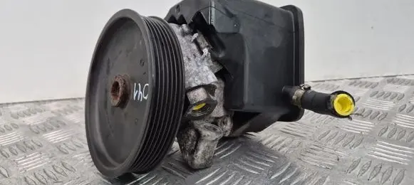 Mercedes-Benz C W204 Power steering pump A0044667001