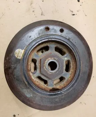 Volkswagen Golf III Crankshaft pulley 021105243G