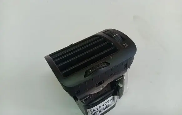 Volkswagen PASSAT B5 Dash center air vent grill 3B0819703A